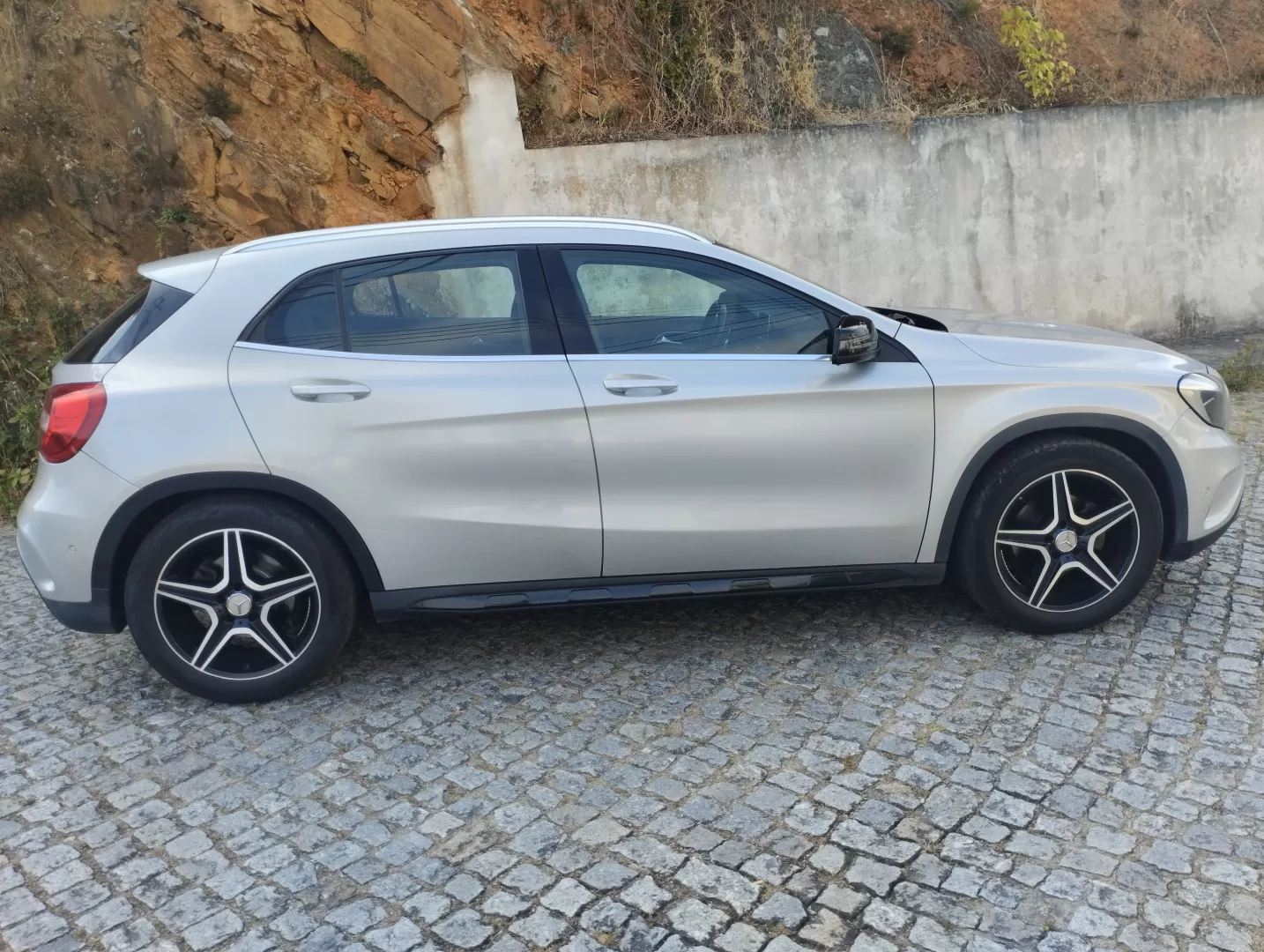 Mercedes-Benz GLA 180 CDI AMG Line - foto 7