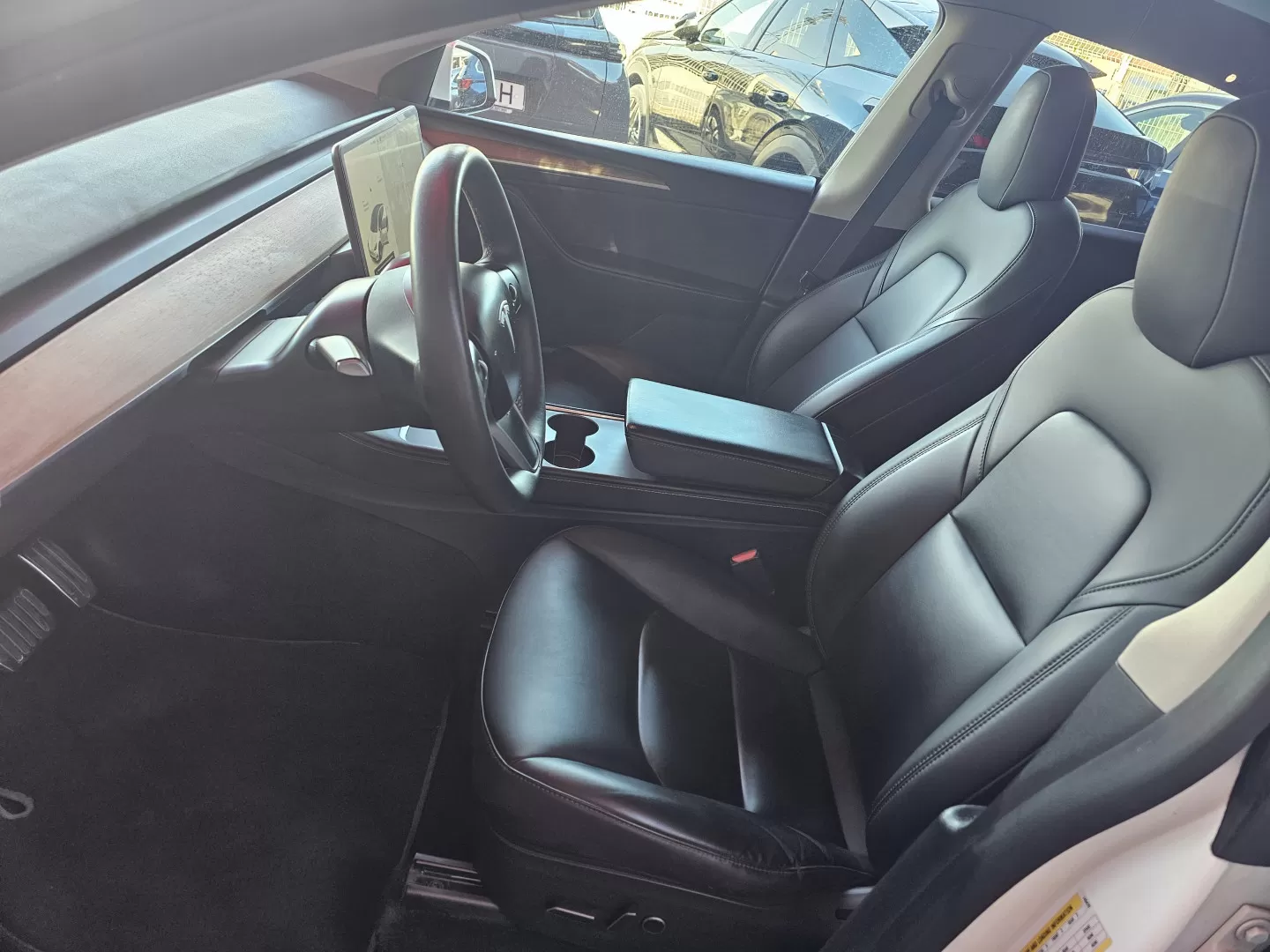 Tesla Model Y Long Range Dual Motor AWD - foto 8
