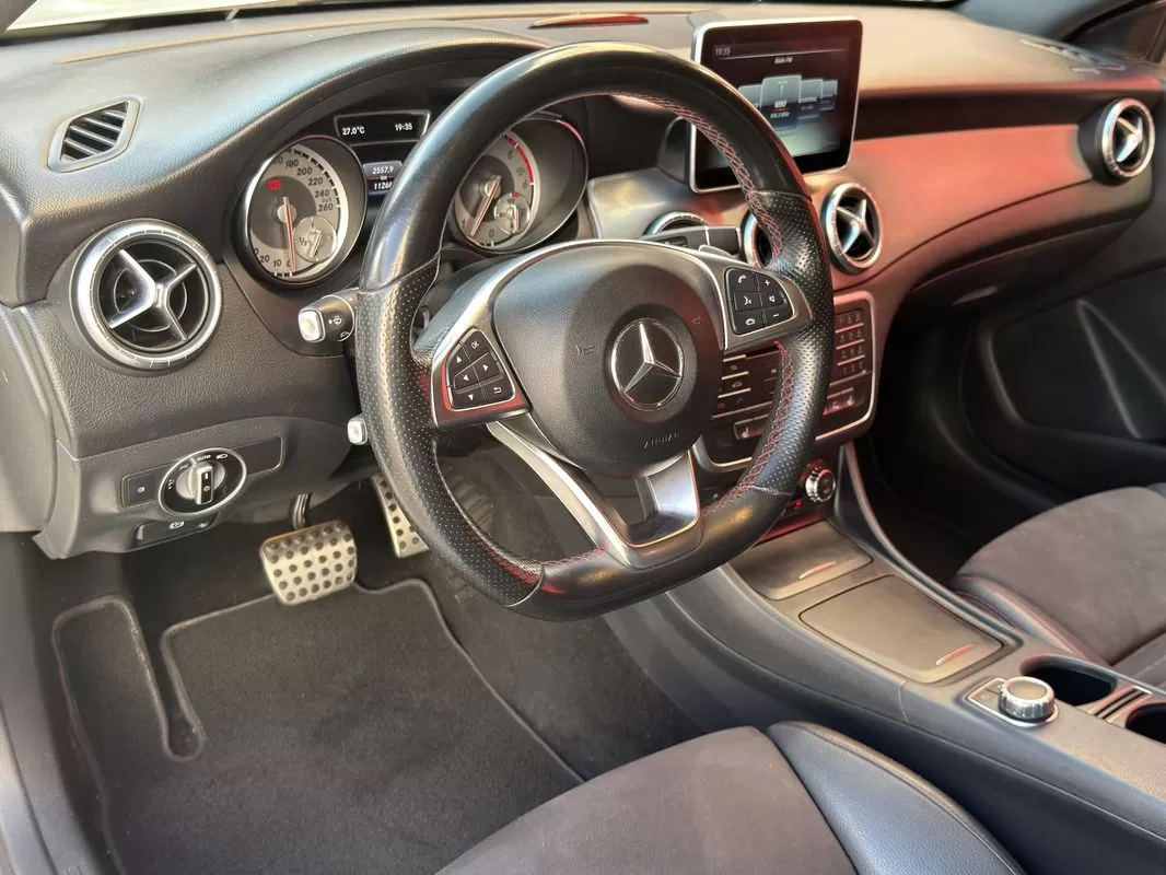 Mercedes-Benz CLA 220 d Shooting Brake AMG Line Aut. - foto 6