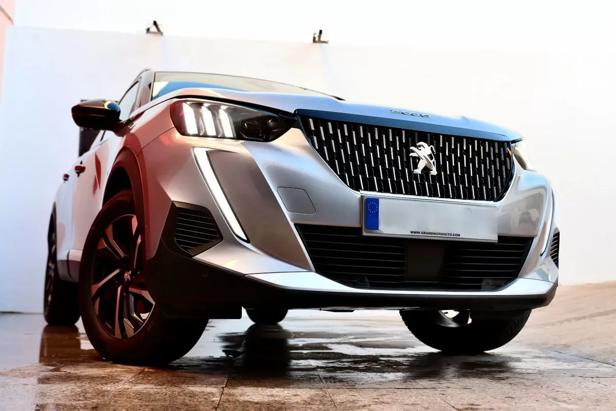 Peugeot 2008  Puretech 130 Eat8 Gt - foto 2