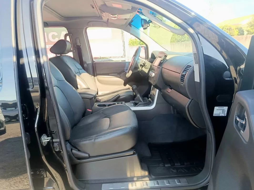 Nissan Navara 2.5 dCi CD LE 4WD - foto 8