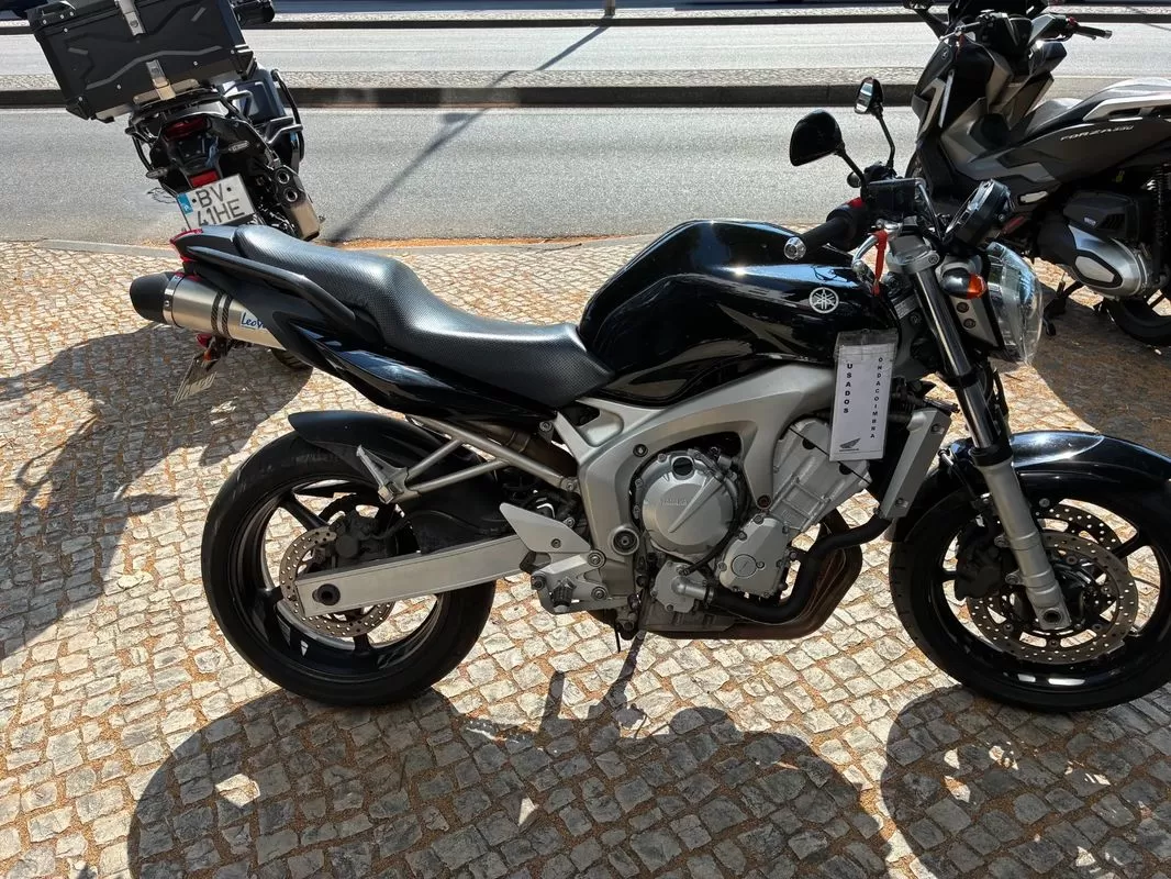 Yamaha FZ 600 - foto 3