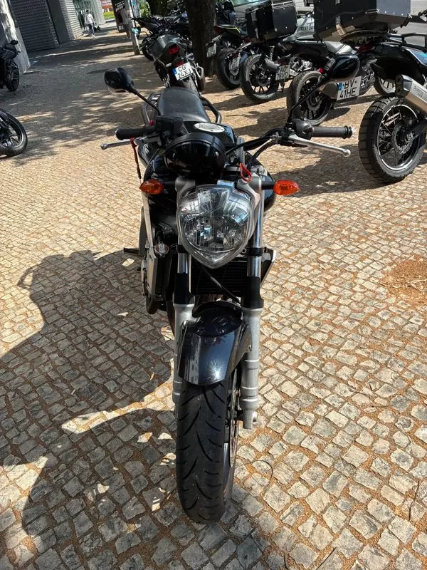 Yamaha FZ 600 - foto 4