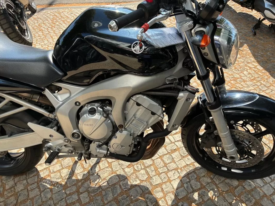 Yamaha FZ 600 - foto 5