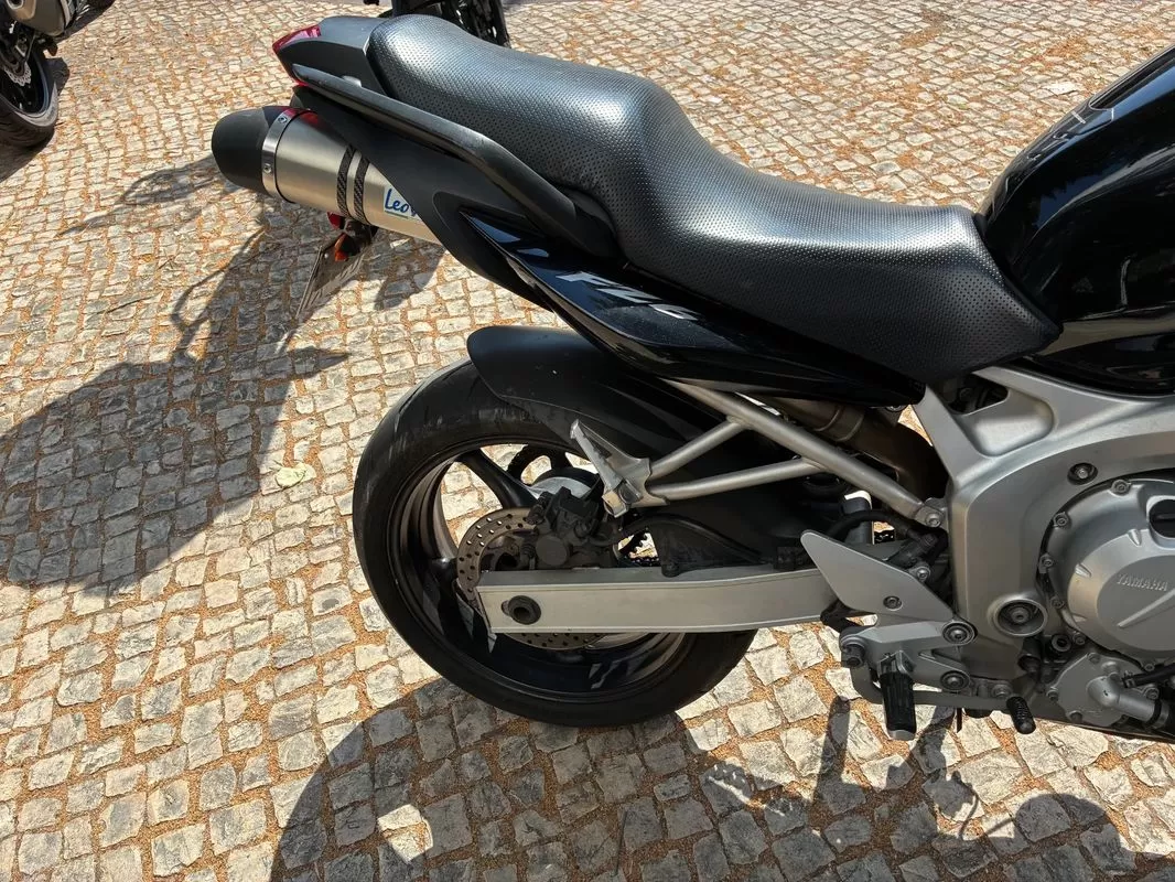 Yamaha FZ 600 - foto 6