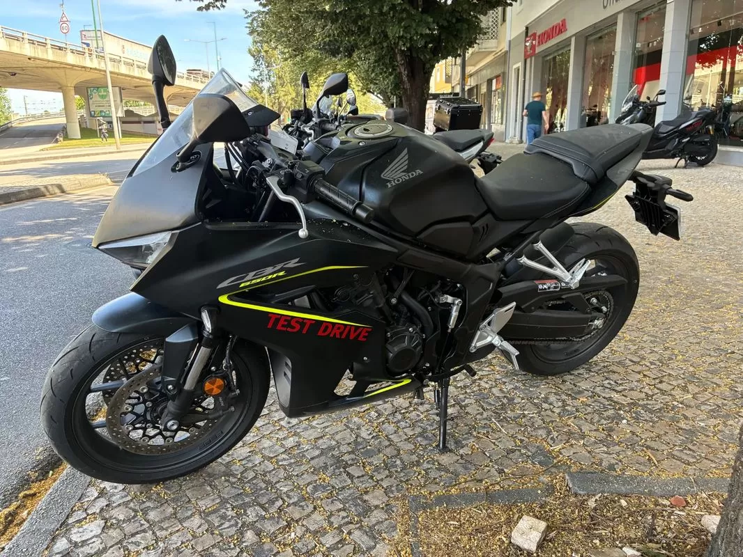 Honda CBR 650 R - foto 3