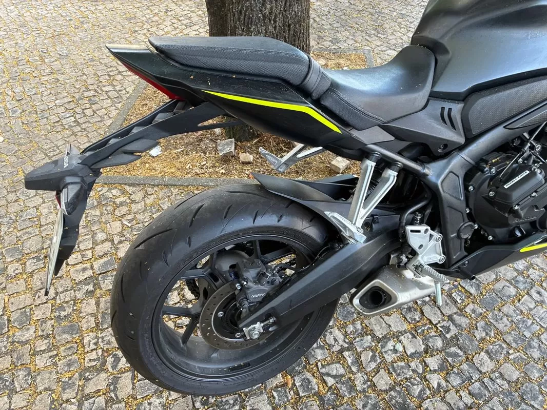 Honda CBR 650 R - foto 5