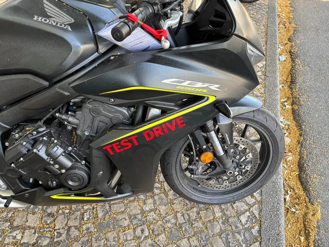 Honda CBR 650 R - foto 6
