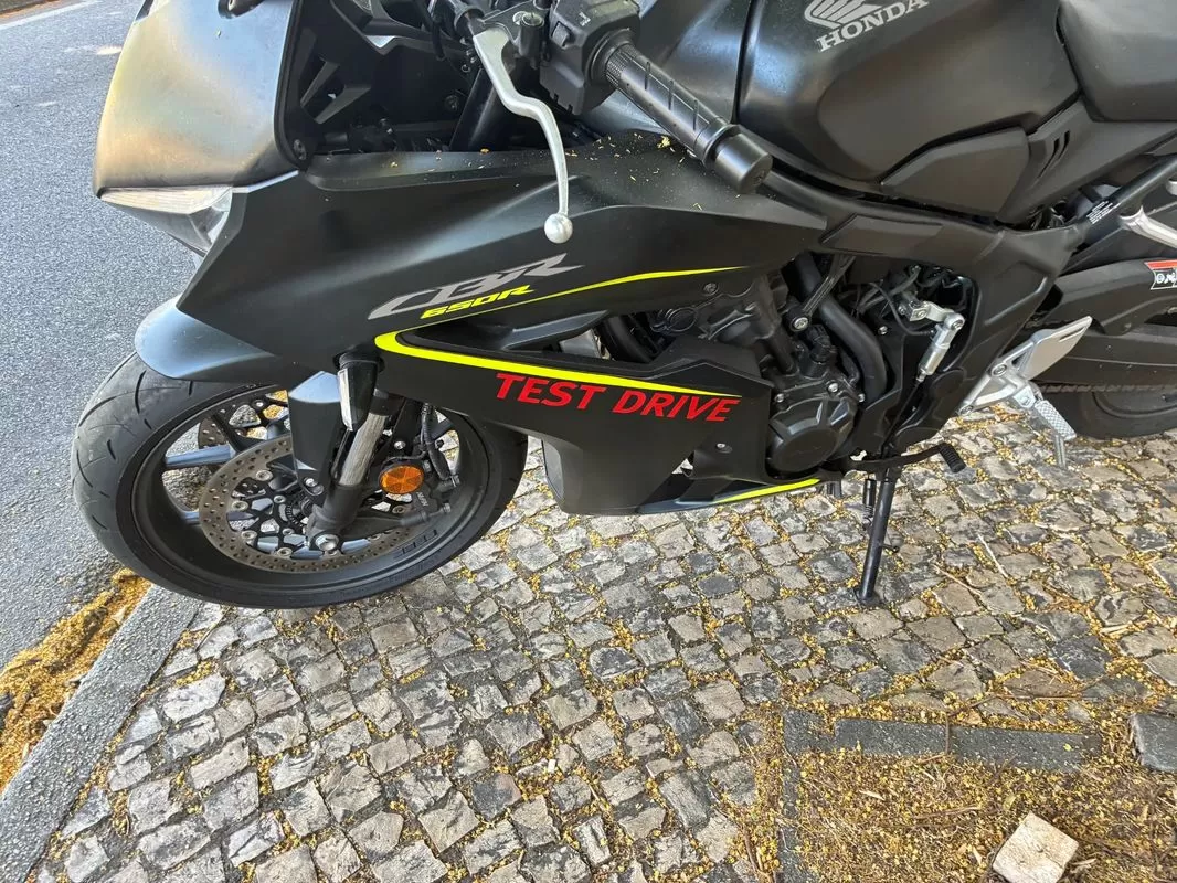 Honda CBR 650 R - foto 7