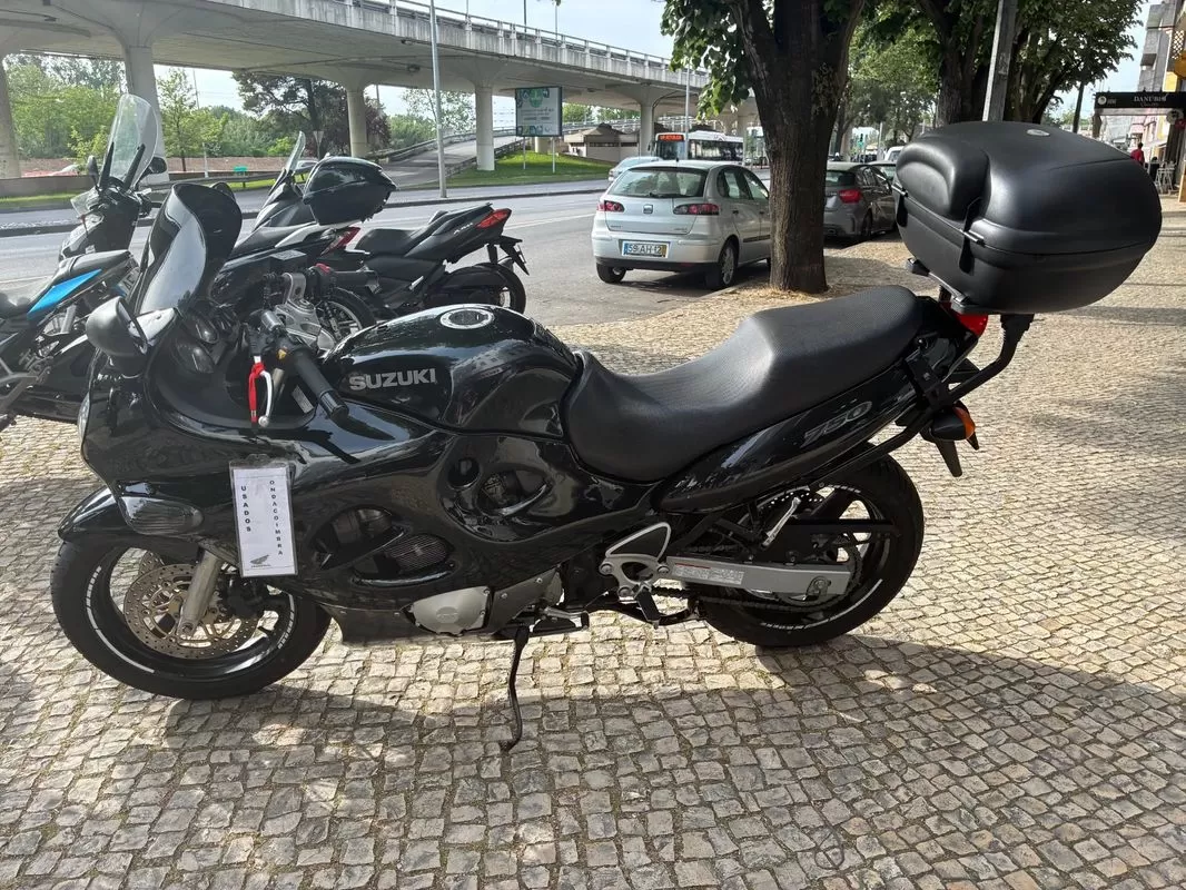 Suzuki GSX  750 F - foto 3