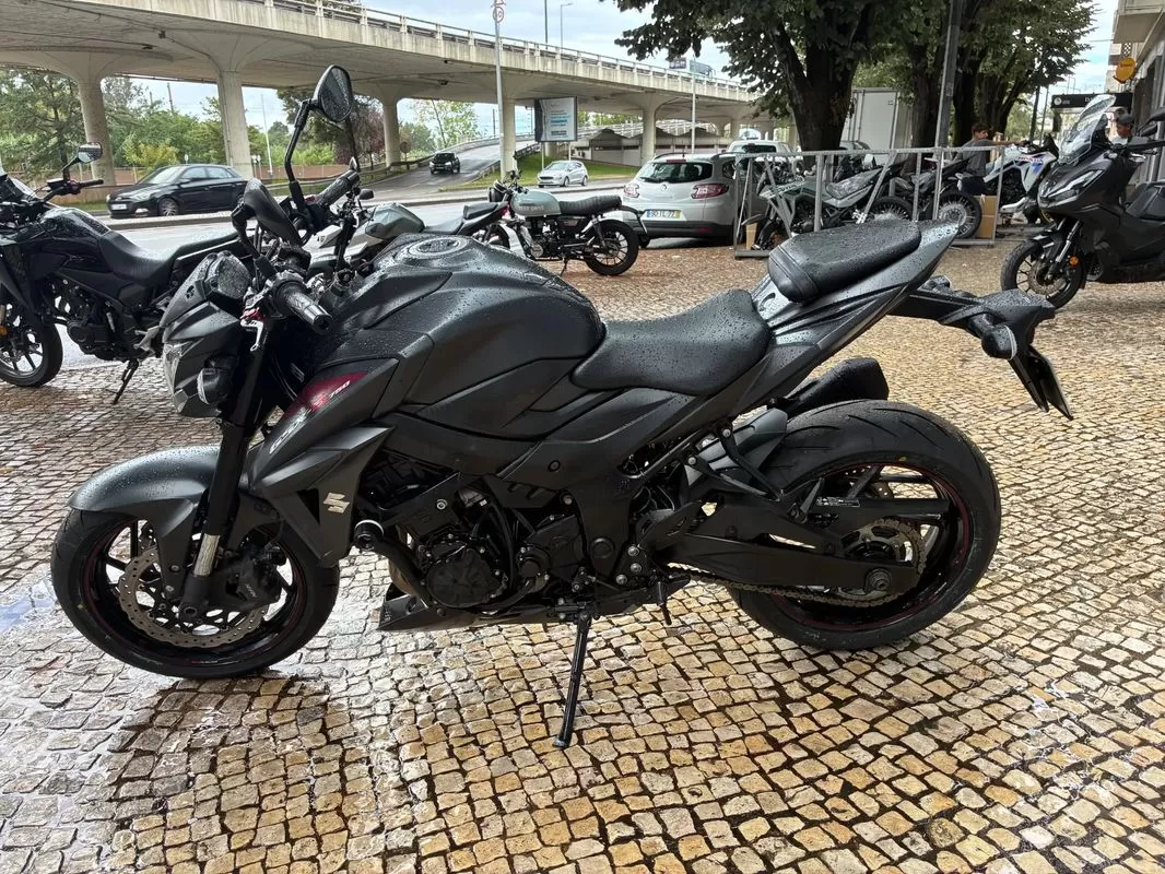 Suzuki GSX  750 S