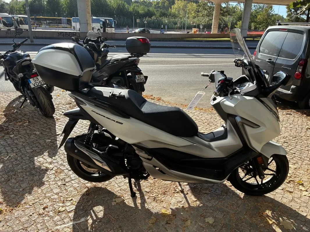 Honda Forza 300 IA - foto 6
