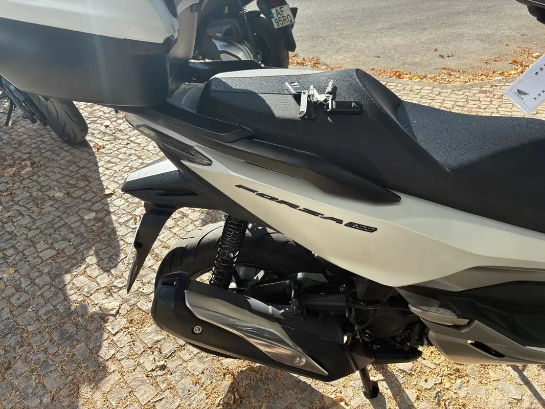 Honda Forza 300 IA - foto 7
