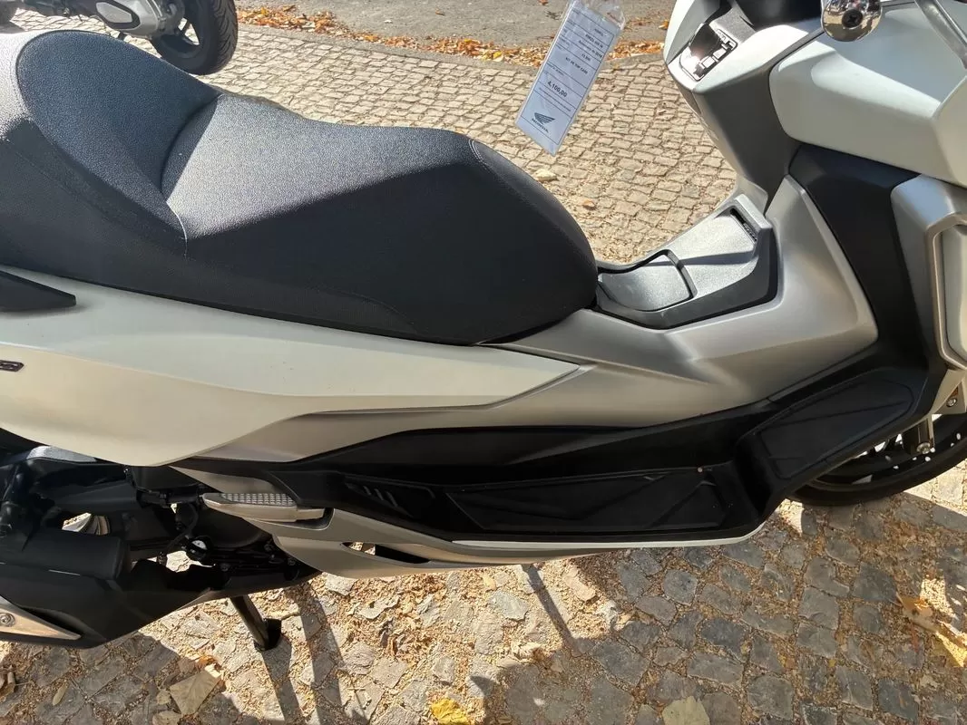 Honda Forza 300 IA - foto 8
