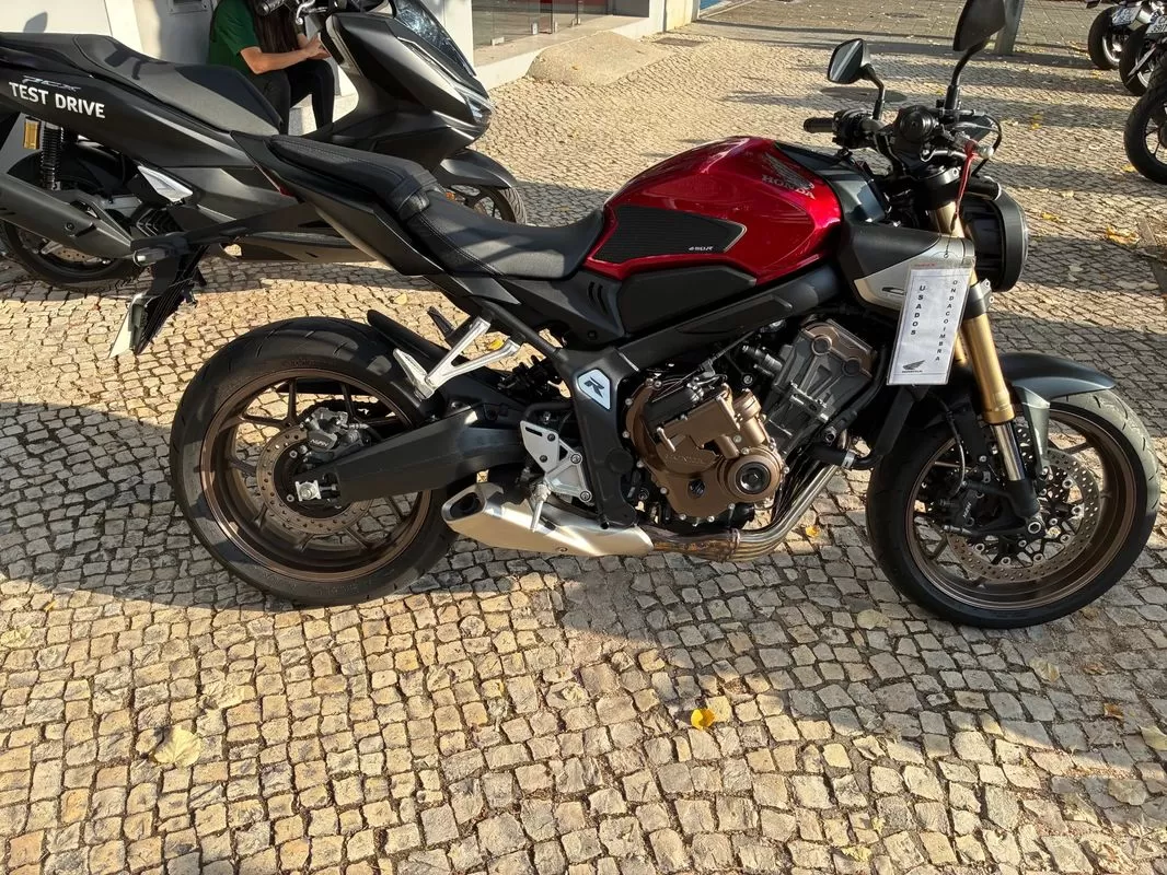 Honda CB 650 RAC E-CLUTCH - foto 3
