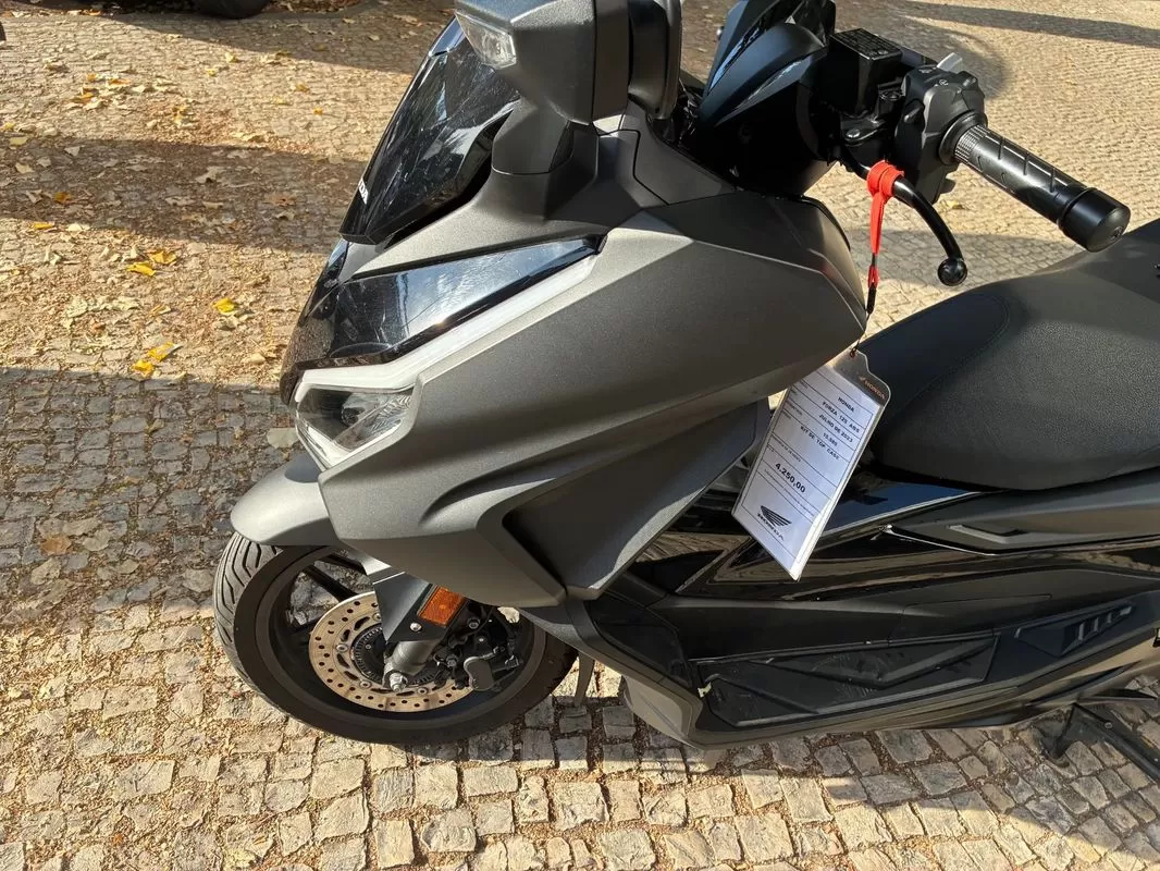 Honda Forza 125 IA - foto 8