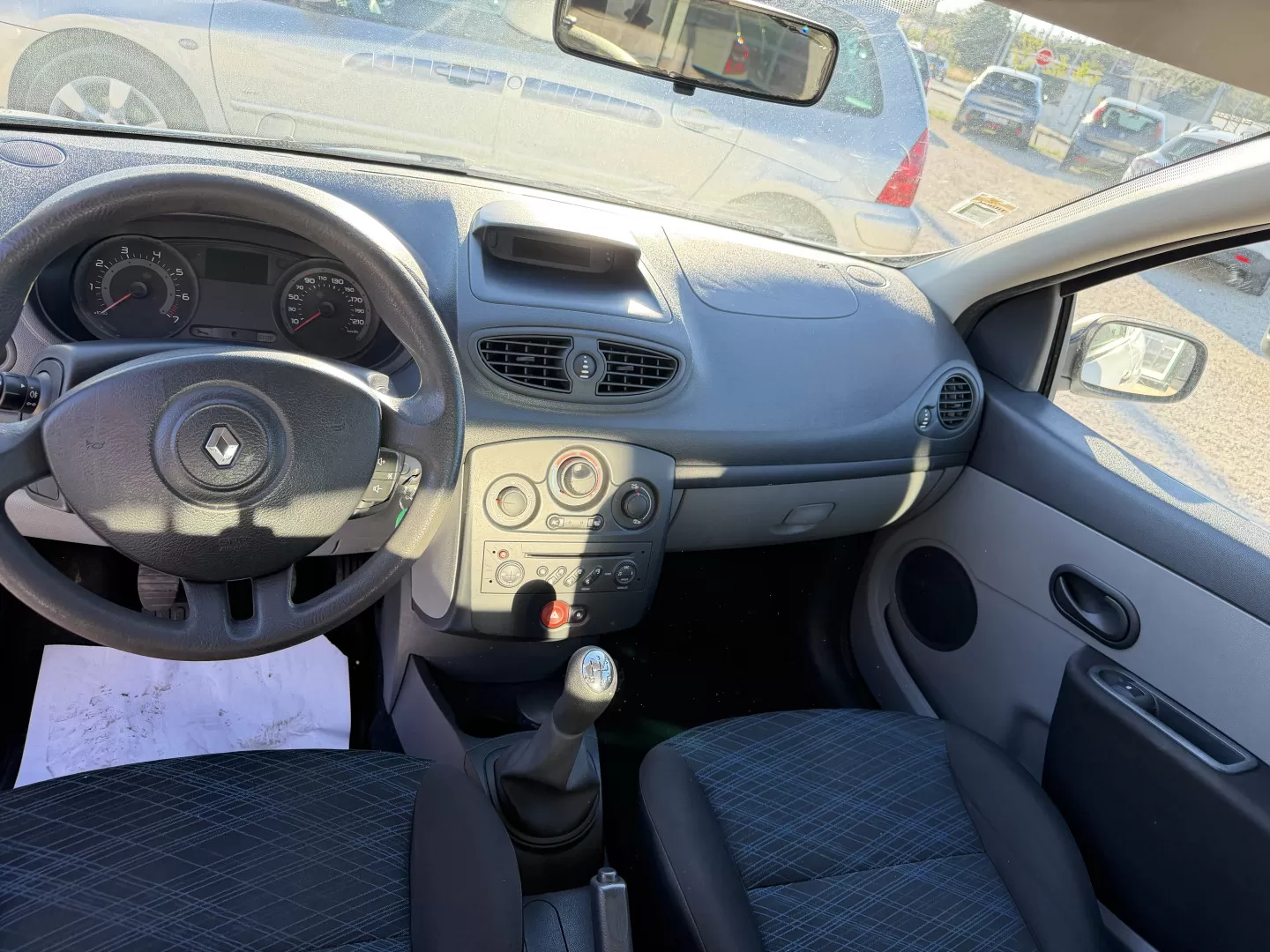 Renault Clio III 1.2 16V Pack - foto 8