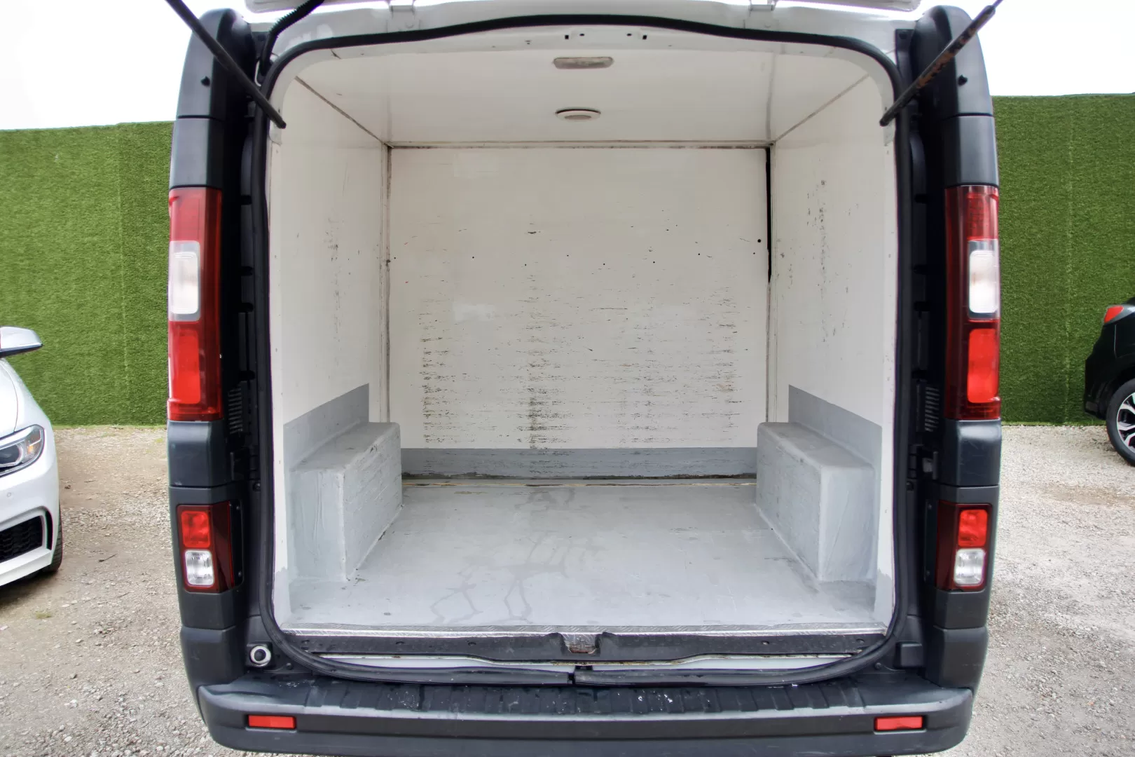 Renault  TRAFIC 1.6 DCI TÉRMICA L2H1 - IVA DEDUTÍVEL - foto 8