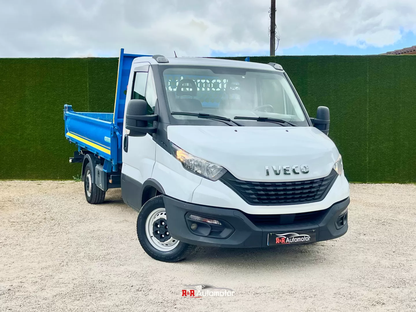 Iveco  Daily BASCULA TRILATERAL