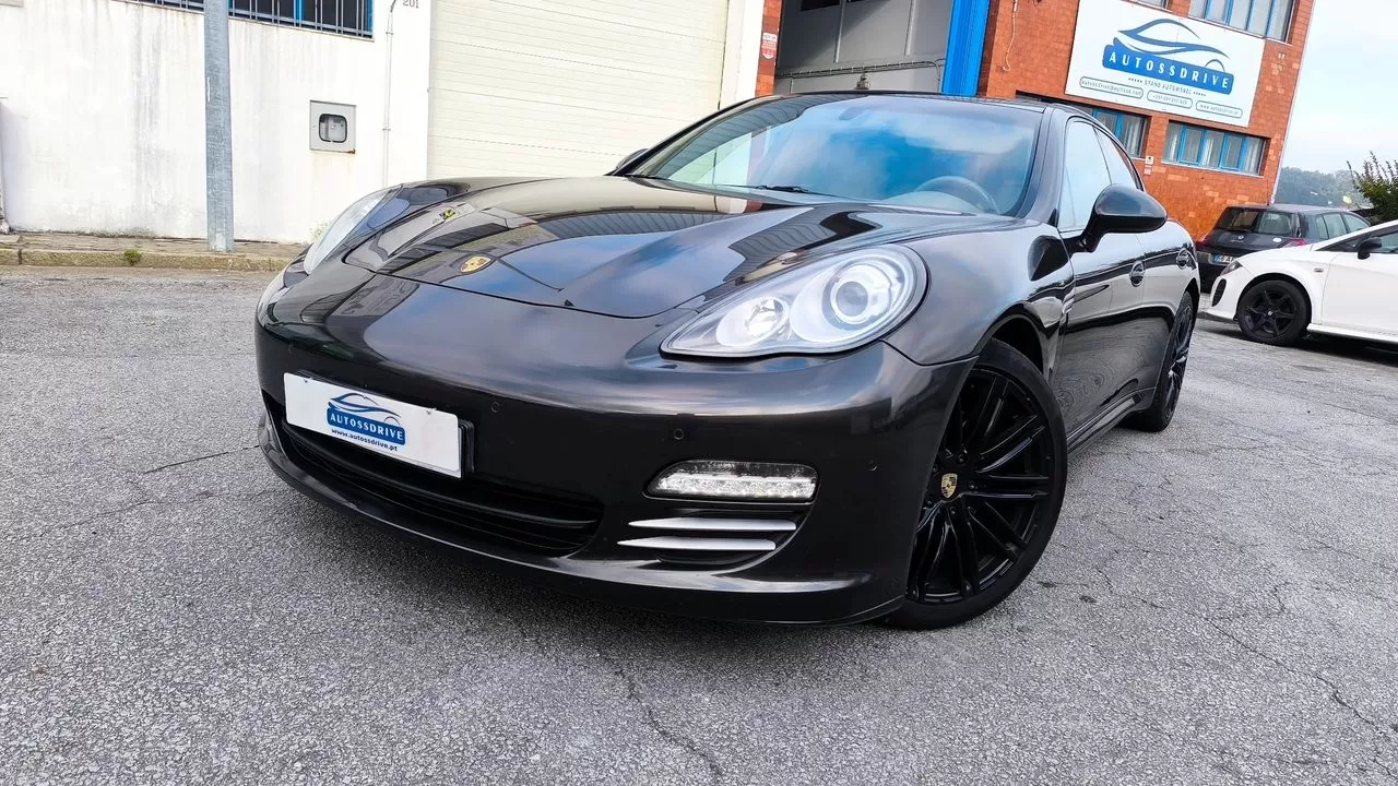Porsche Panamera 4 Platinum Edition PDK