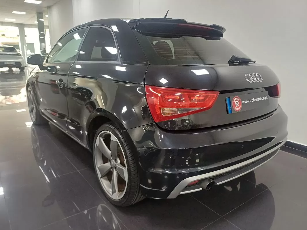 Audi A1  1 6 Tdi S Line Edition - foto 7