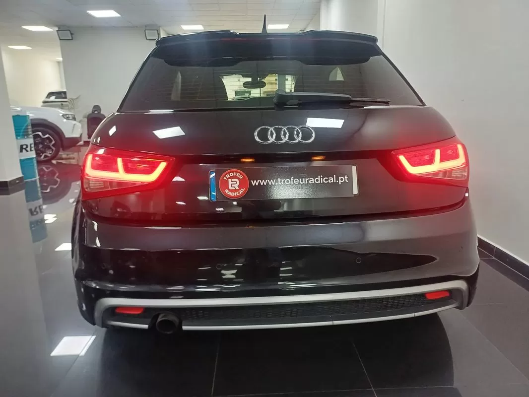 Audi A1  1 6 Tdi S Line Edition - foto 8