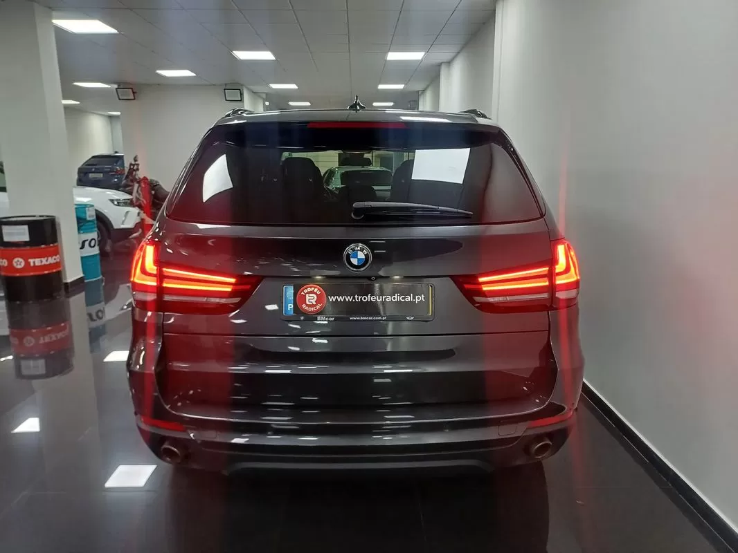 BMW X5 25 d sDrive Comfort 7L - foto 7