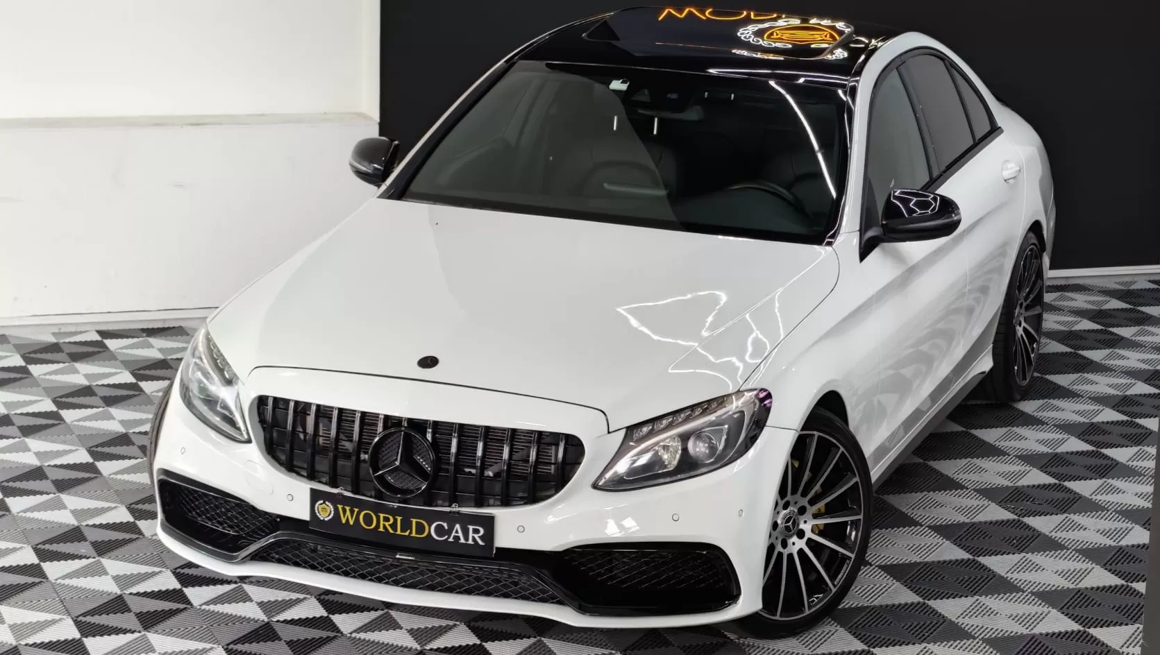Mercedes-Benz C 220 d AMG Line Auto Look C63