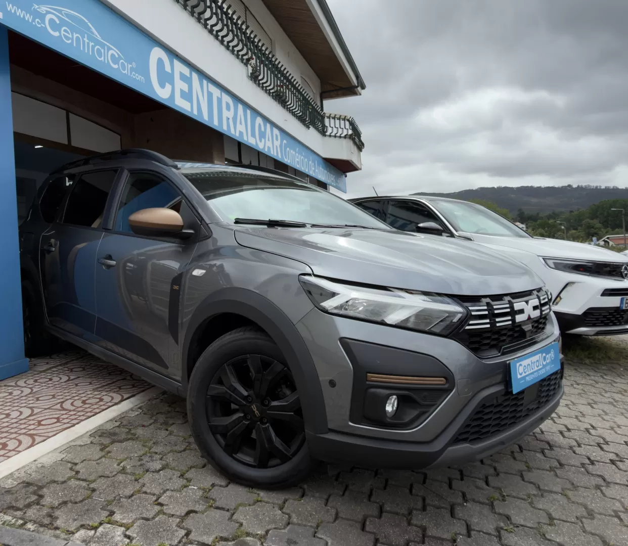 Dacia Jogger 1.0 ECO-G SL Extreme + 7L Bi-Fuel 101Cv | GPS | CÂMARA | CARPLAY - foto 2