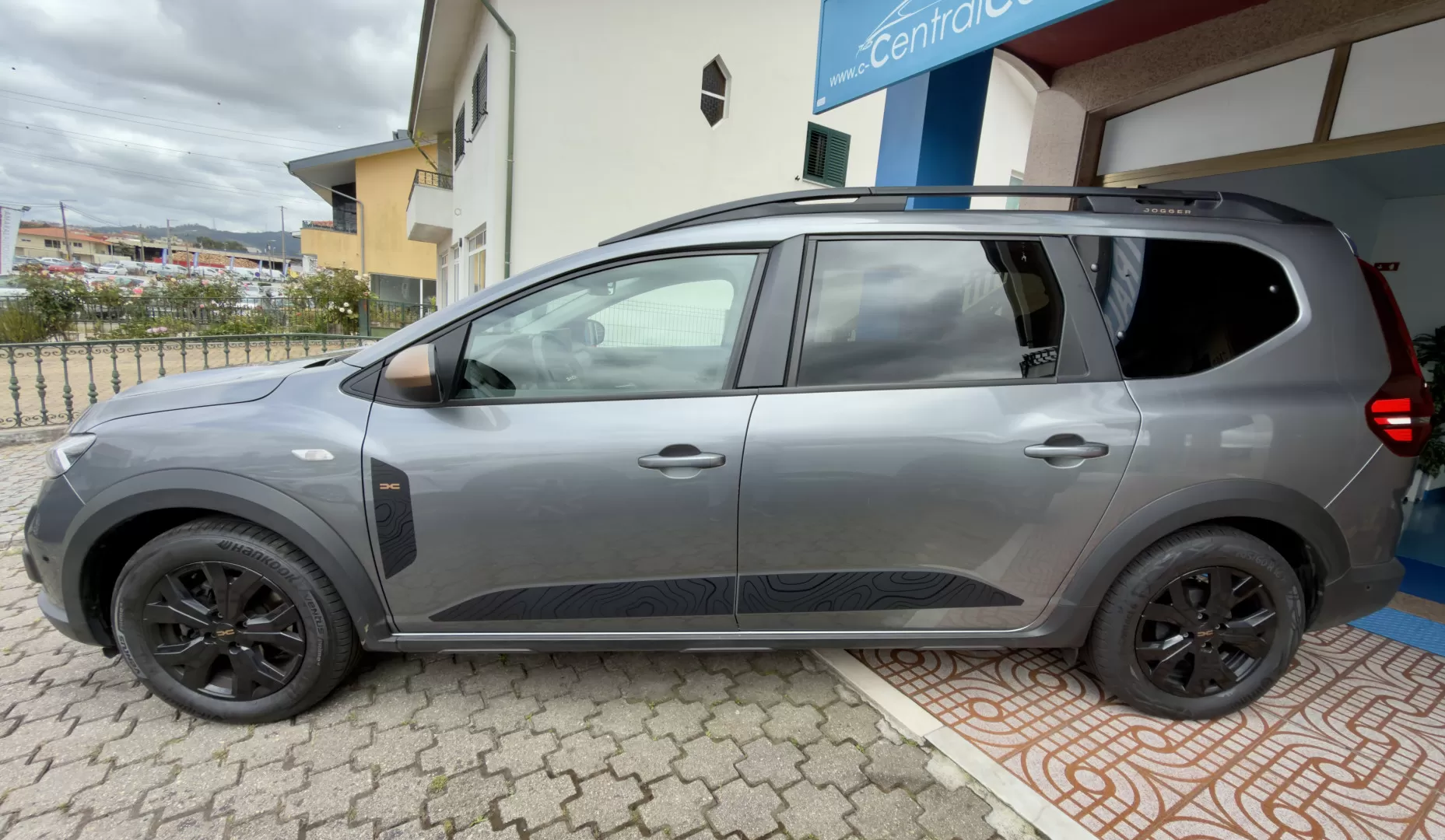 Dacia Jogger 1.0 ECO-G SL Extreme + 7L Bi-Fuel 101Cv | GPS | CÂMARA | CARPLAY - foto 6