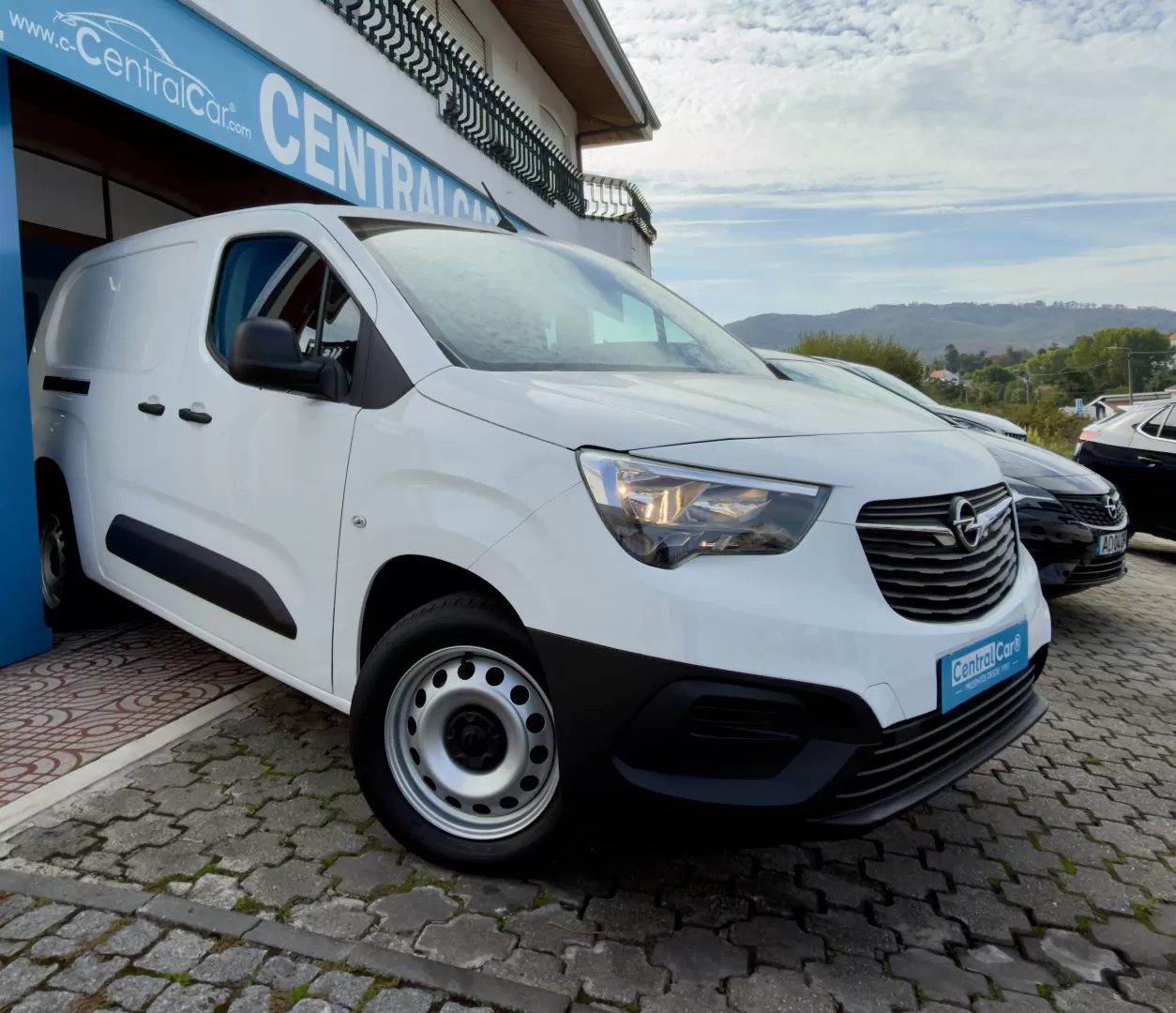 Opel  Combo 1.5 D L2H1 Enjoy 102Cv | CARPLAY | IVA DEDUTÍVEL - foto 2