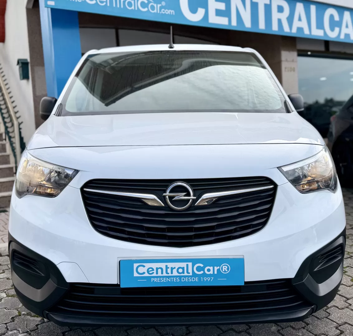 Opel  Combo 1.5 D L2H1 Enjoy 102Cv | CARPLAY | IVA DEDUTÍVEL - foto 3