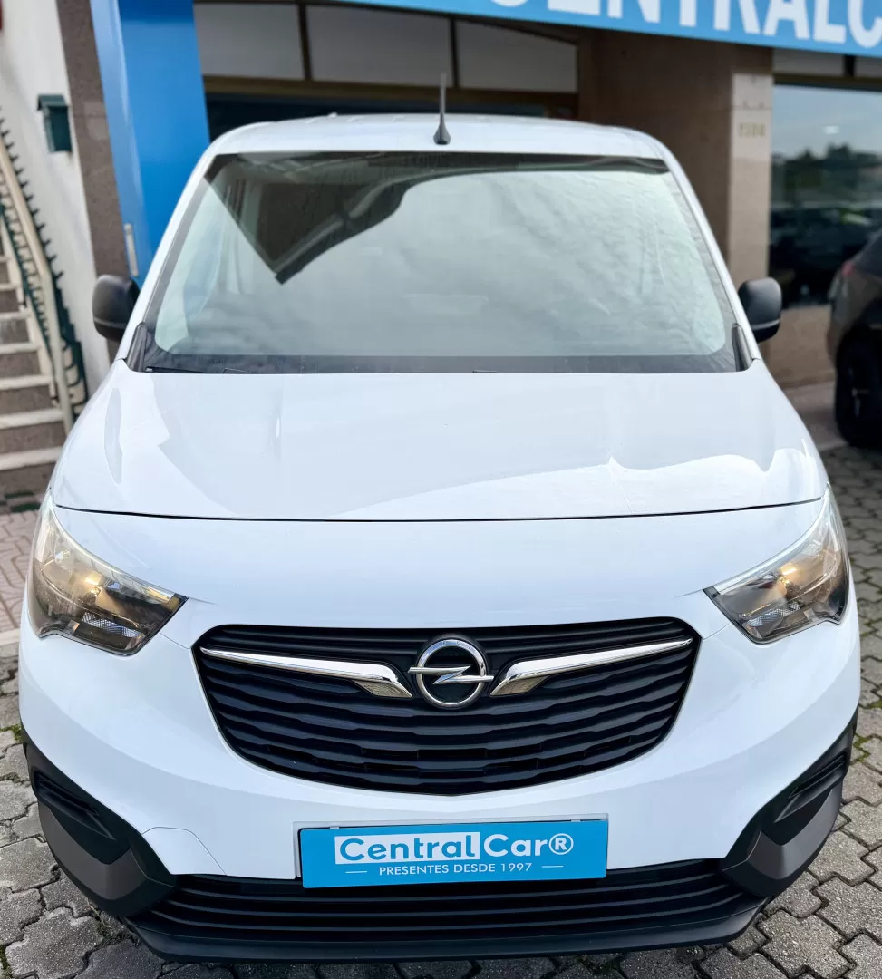 Opel  Combo 1.5 D L2H1 Enjoy 102Cv | CARPLAY | IVA DEDUTÍVEL - foto 4