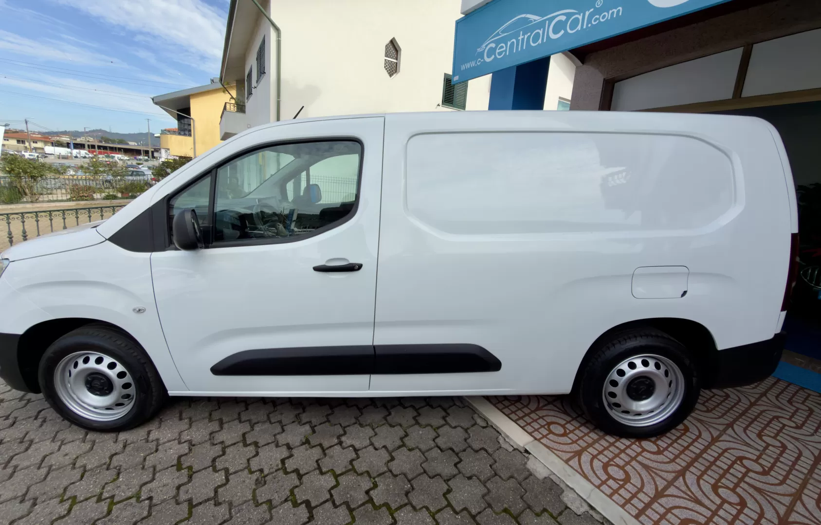 Opel  Combo 1.5 D L2H1 Enjoy 102Cv | CARPLAY | IVA DEDUTÍVEL - foto 6