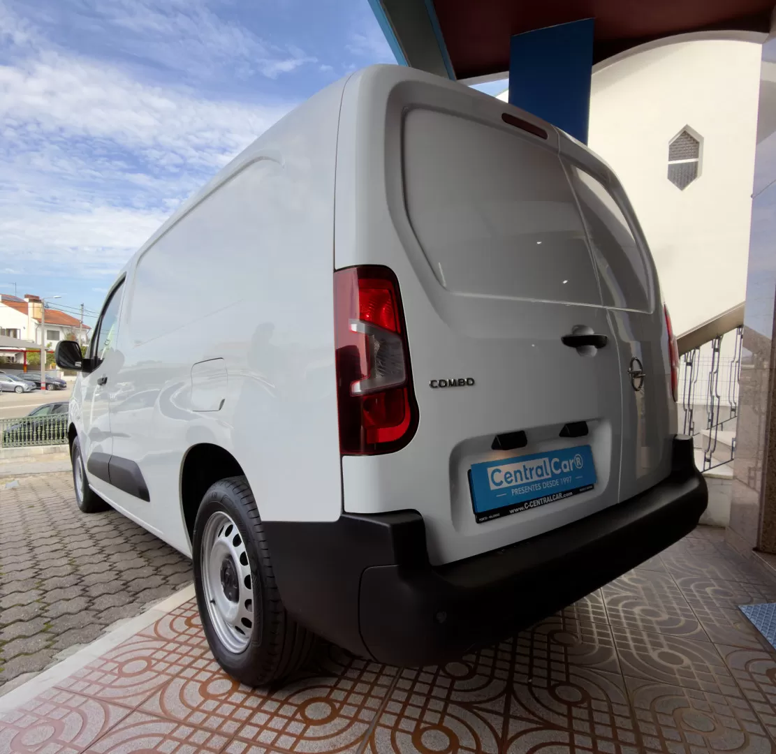 Opel  Combo 1.5 D L2H1 Enjoy 102Cv | CARPLAY | IVA DEDUTÍVEL - foto 8