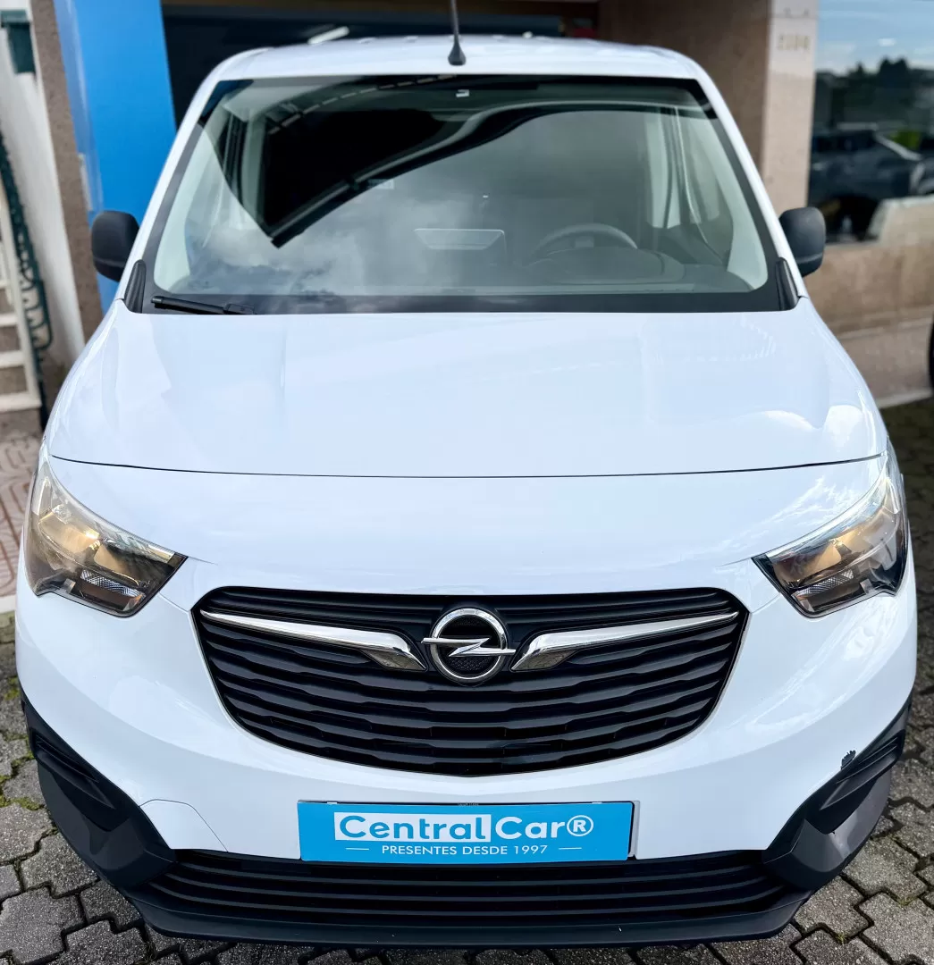Opel  Combo 1.5 D L2H1 Enjoy 102Cv | CARPLAY | IVA DEDUTÍVEL - foto 4