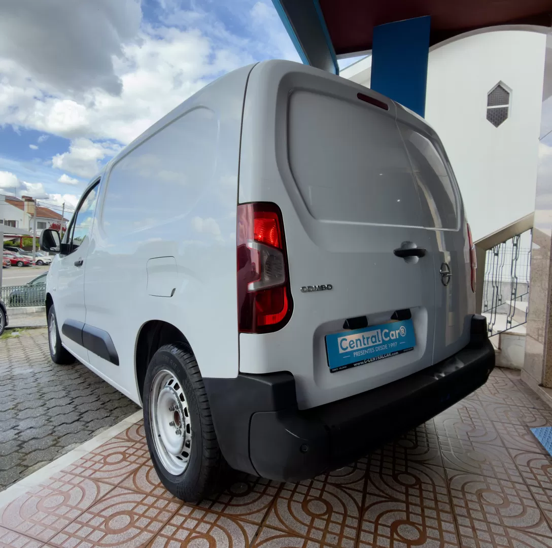 Opel  Combo 1.5 D L2H1 Enjoy 102Cv | CARPLAY | IVA DEDUTÍVEL - foto 8
