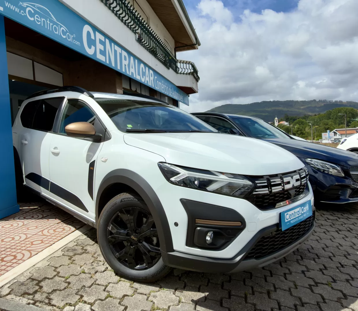 Dacia Jogger 1.0 ECO-G SL Extreme + Bi-Fuel 101Cv | CÂMARA | CARPLAY | 7 LUGARES - foto 2