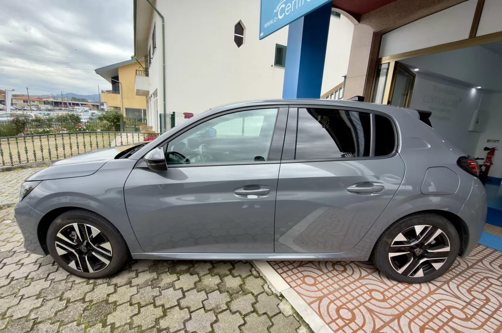 Peugeot 208 1.2 PureTech Allure 101Cv | CÂMARA | CARPLAY - foto 6