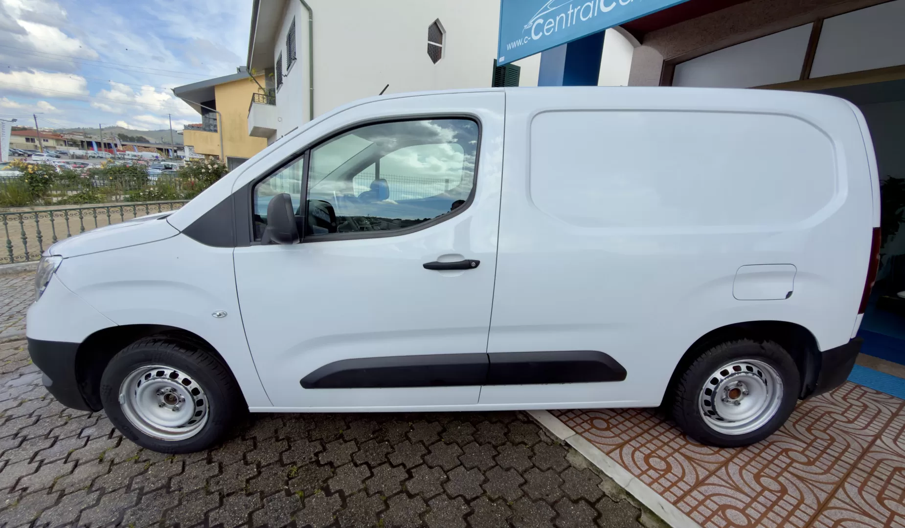 Opel  Combo 1.5 D L1H1 Enjoy 102Cv | CARPLAY | IVA DEDUTÍVEL - foto 6