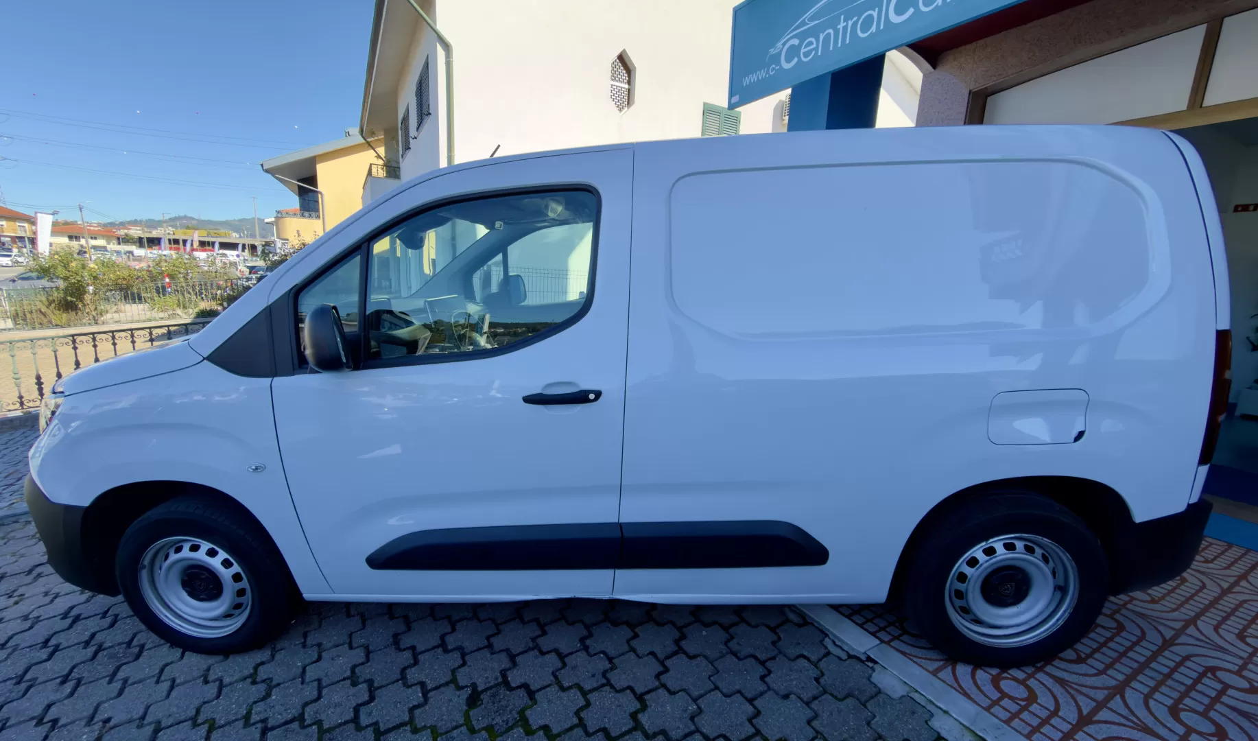 Peugeot  Partner 1.5 BlueHdi L1H1 102Cv | CARPLAY | CÂMARA | 3 LUG | IVA DEDUTÍVEL - foto 6