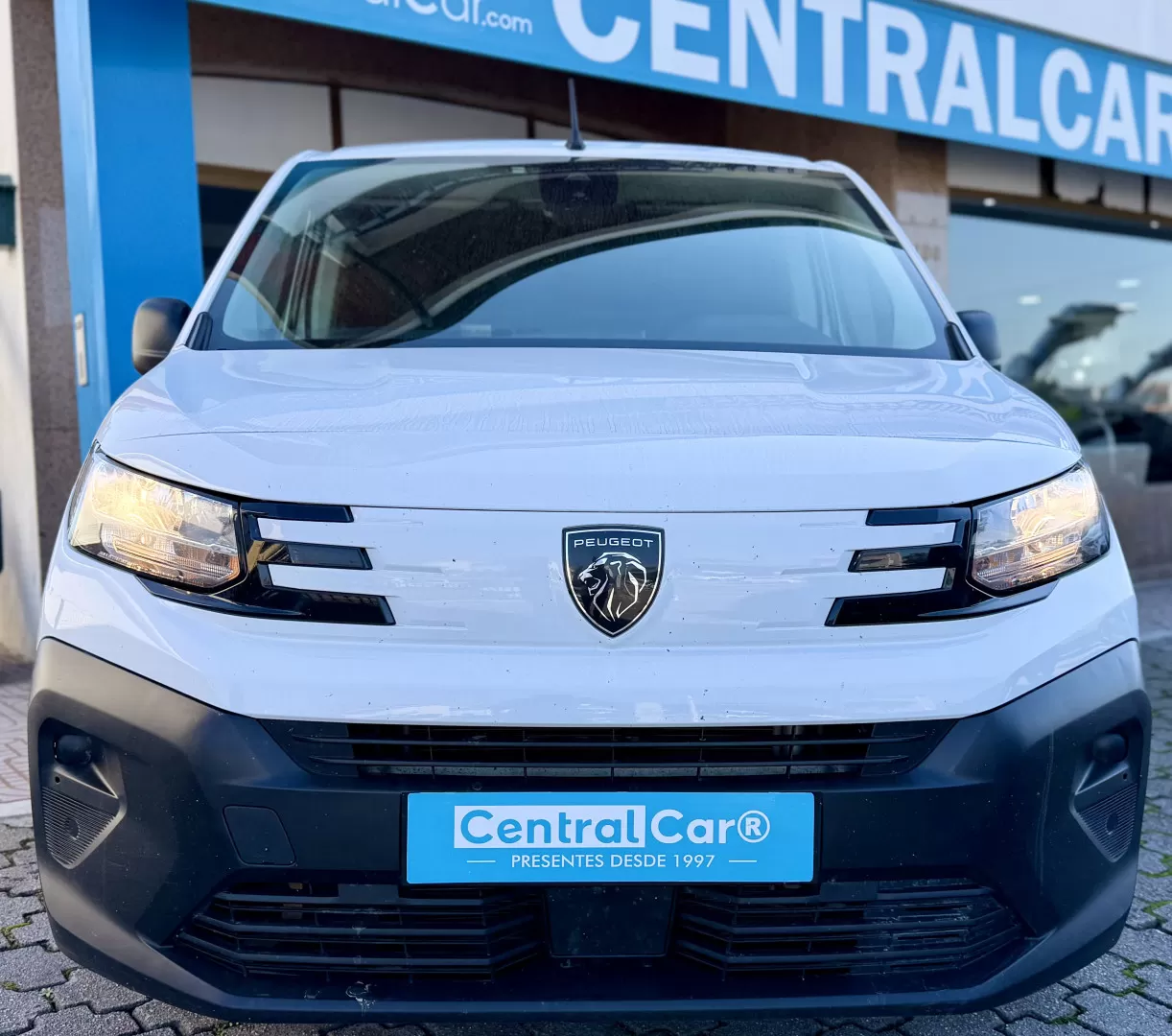 Peugeot  Partner 1.5 BlueHdi L2H1 102Cv | CARPLAY | CÂMARA | IVA DEDUTÍVEL | 3 LUG - foto 3