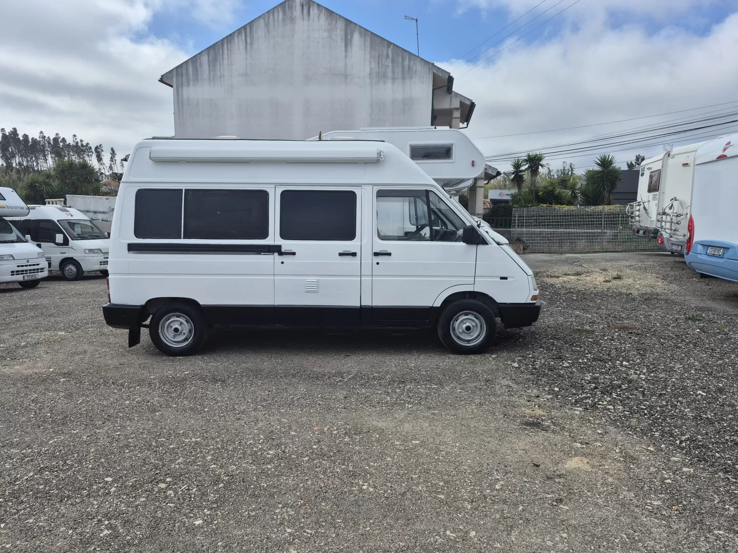 Renault  TRAFIC  2.5 D  - AUTO VIVENDA – 3 LUGARES – 3 DORMIDAS - foto 4