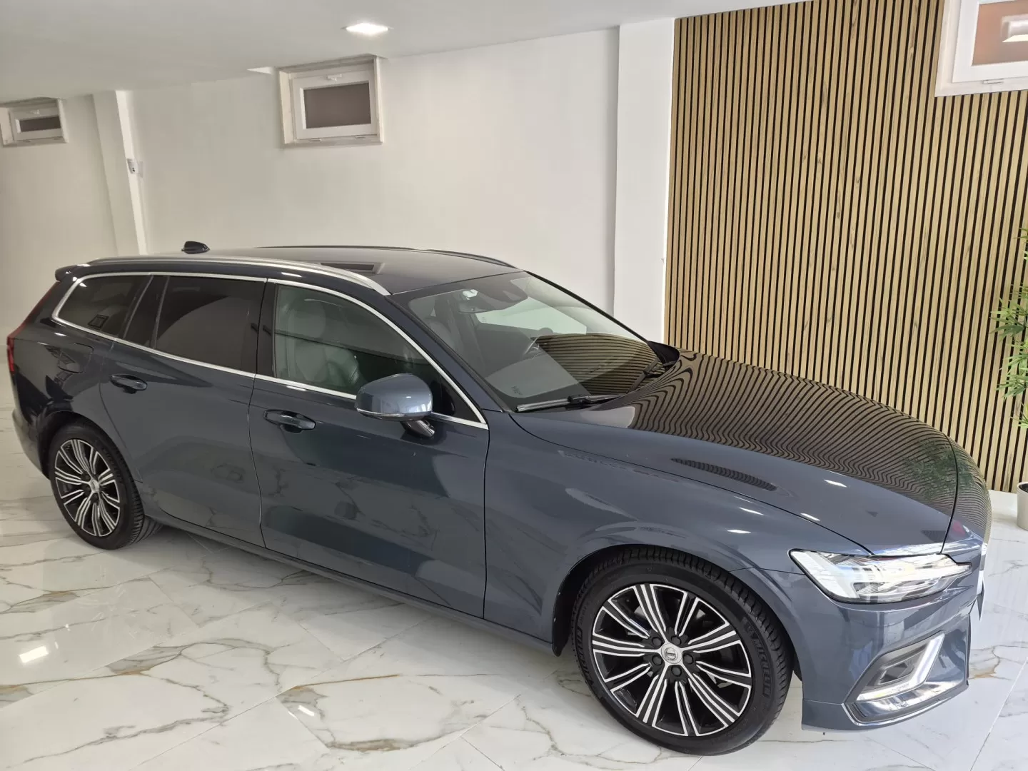 Volvo V60 2.0 B4 Inscription Geartronic - foto 2