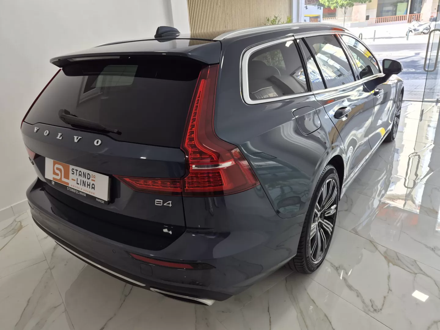 Volvo V60 2.0 B4 Inscription Geartronic - foto 6