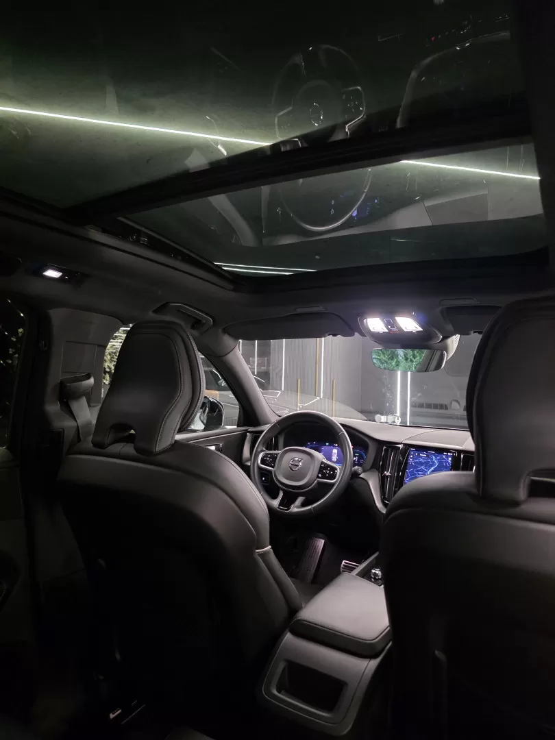 Volvo XC 60 2.0 T6 PHEV R-Design AWD - foto 3