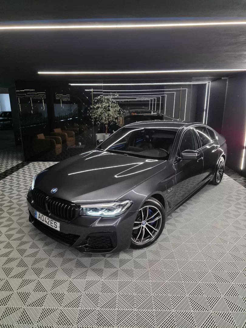 BMW 530 e Pack Desportivo M - foto 2