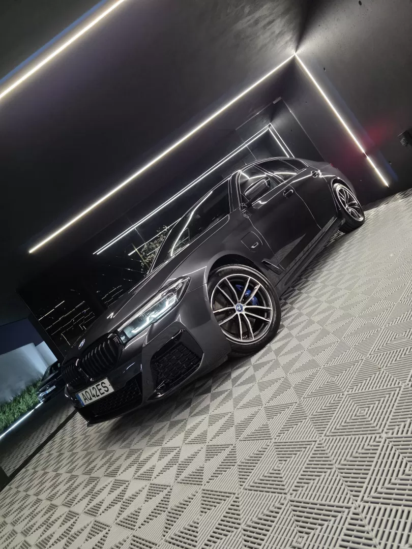 BMW 530 e Pack Desportivo M - foto 3