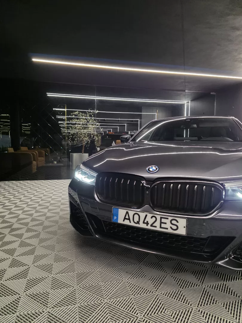 BMW 530 e Pack Desportivo M - foto 5