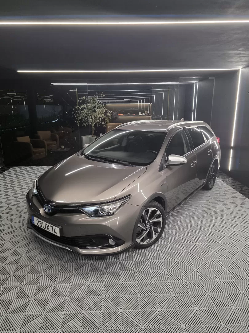 Toyota Auris Touring Sports 1.8 HSD Comfort +P.Techno+P.Sport - foto 2
